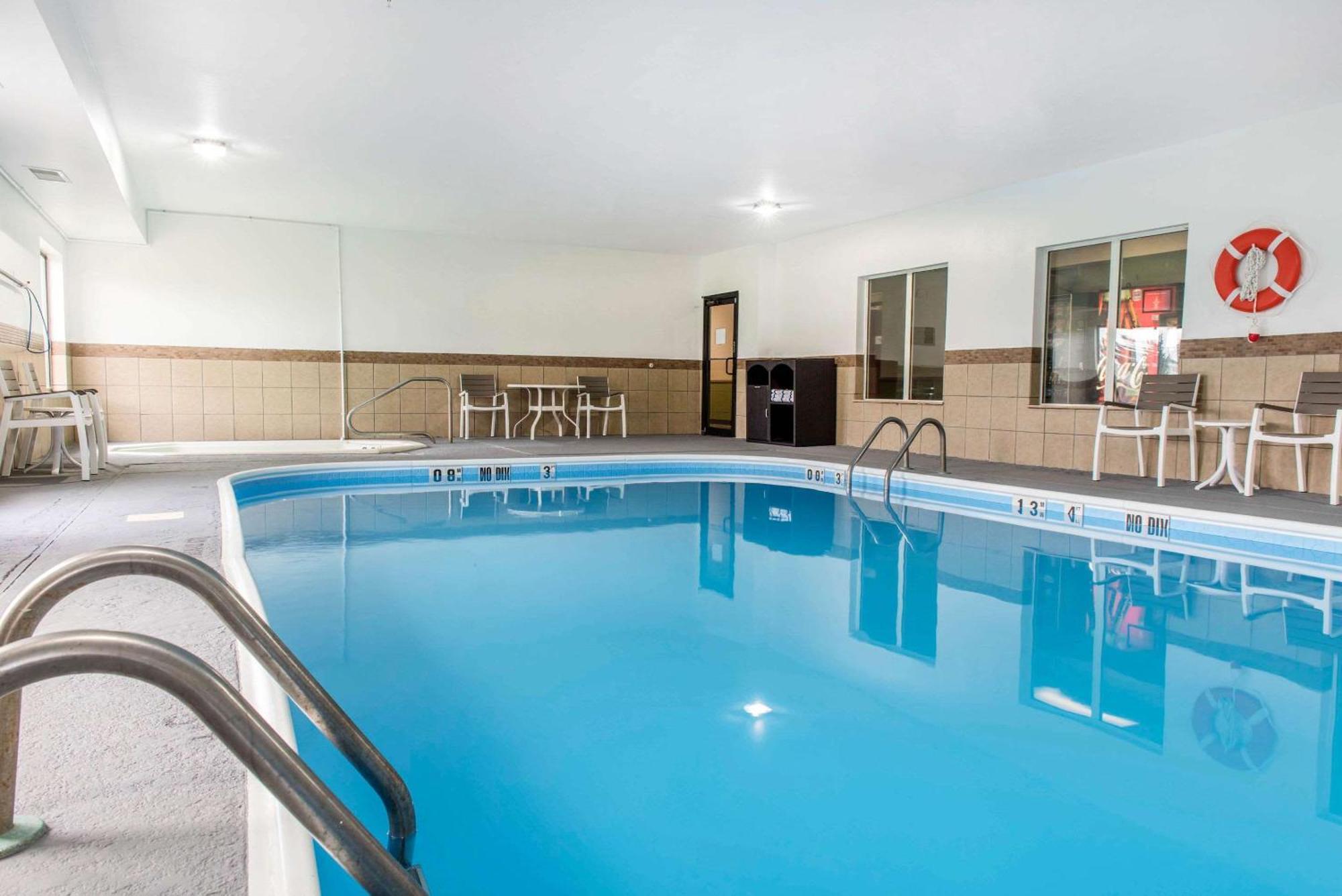 Quality Inn & Suites Anderson I-69 Extérieur photo