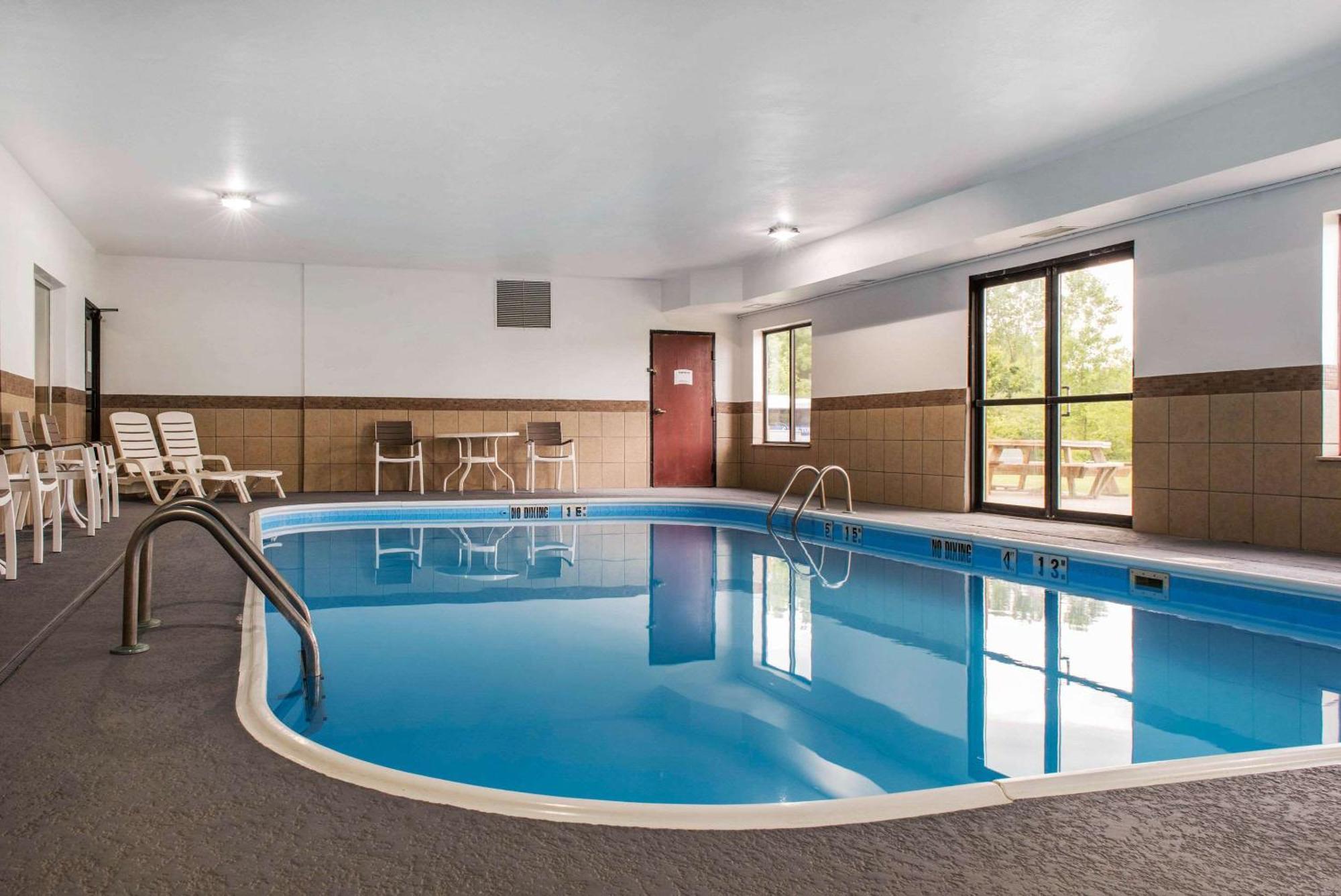 Quality Inn & Suites Anderson I-69 Extérieur photo