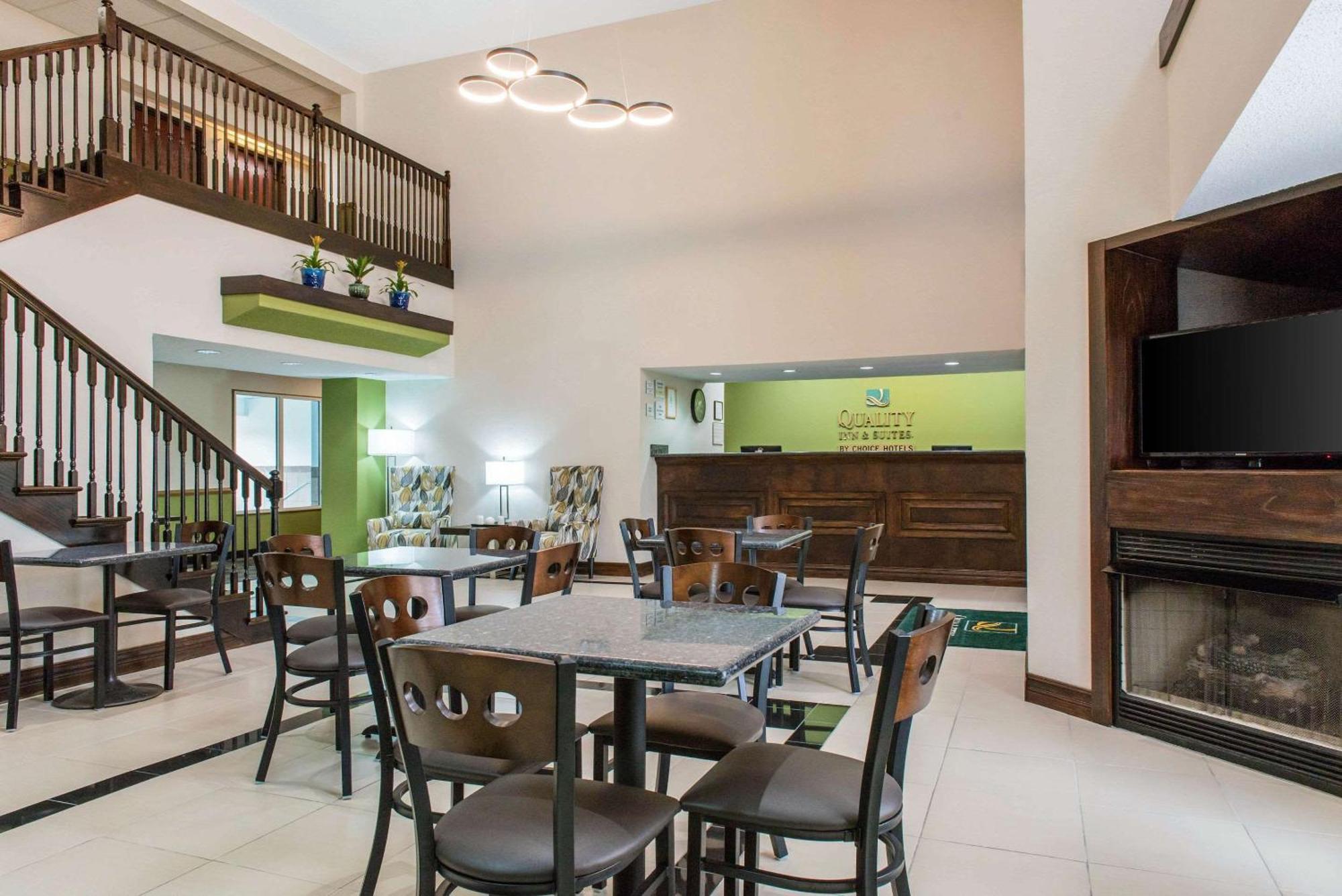 Quality Inn & Suites Anderson I-69 Extérieur photo